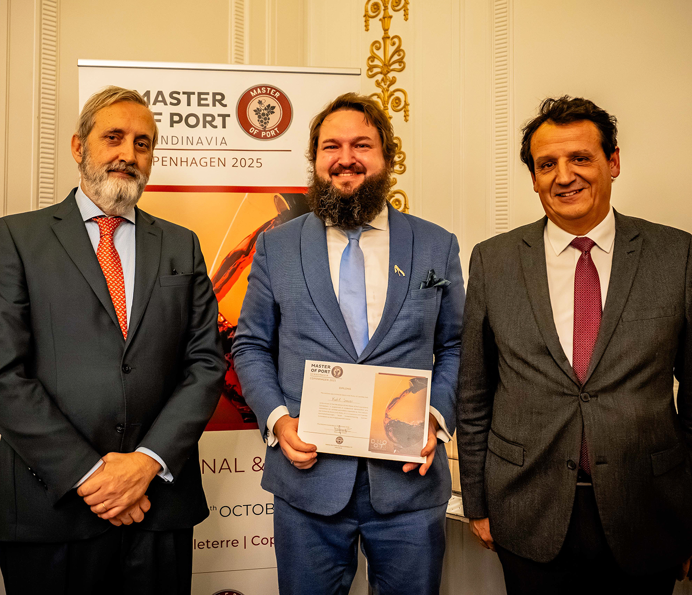 Ketil Saur (i midten) kan nu kalde sig skandinavisk portvinsmester.