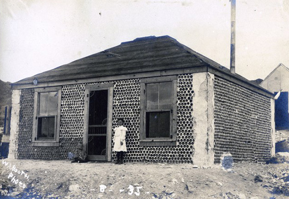 William Pecks flaskehus blev opført i 1902 i Nevada dengang, hvor der stadig var saloons, slagsmål og cowboys - og masser af øl på bordet. Foto: UNLV.